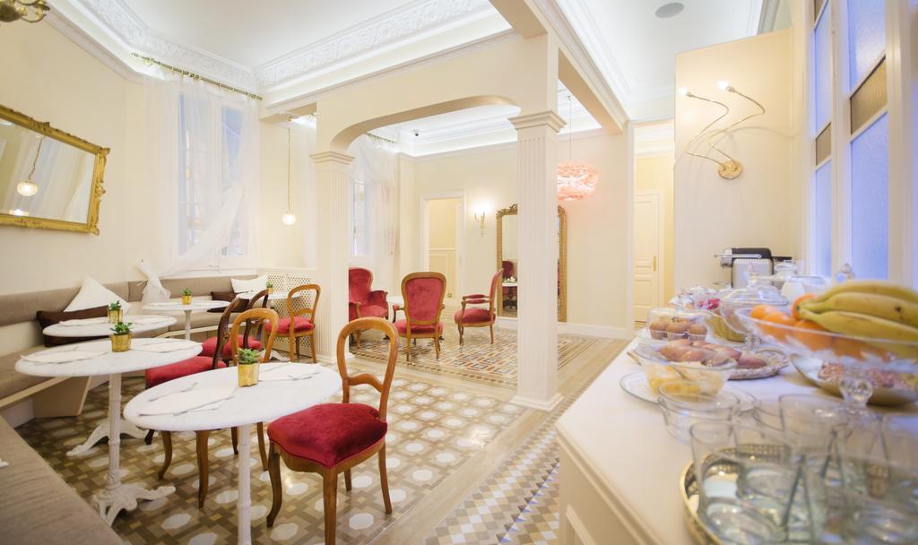 Anakena House Bed & Breakfast Barcellona Esterno foto