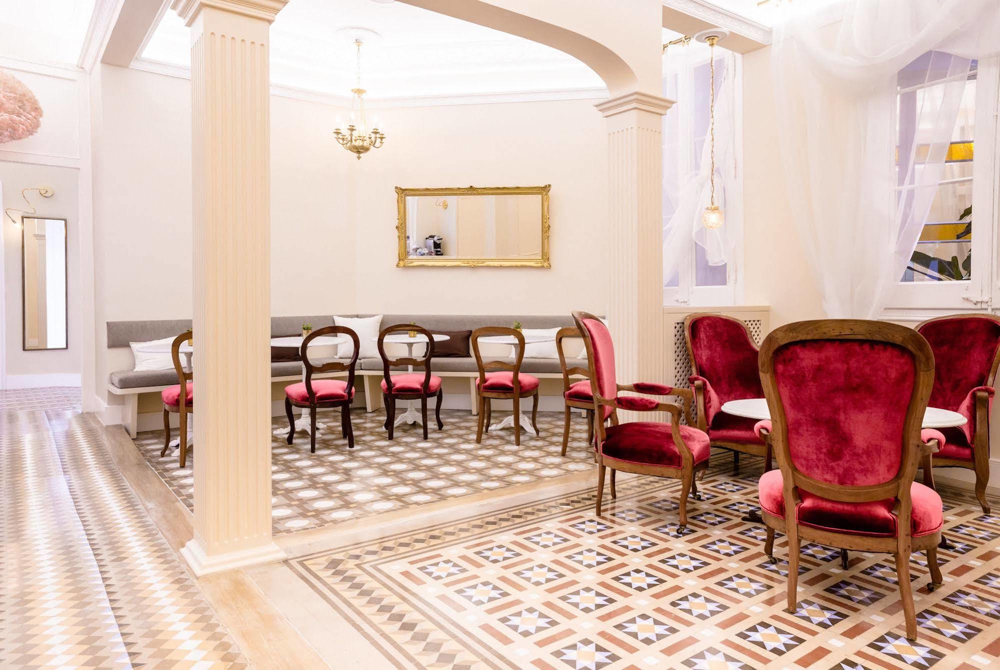Anakena House Bed & Breakfast Barcellona Esterno foto