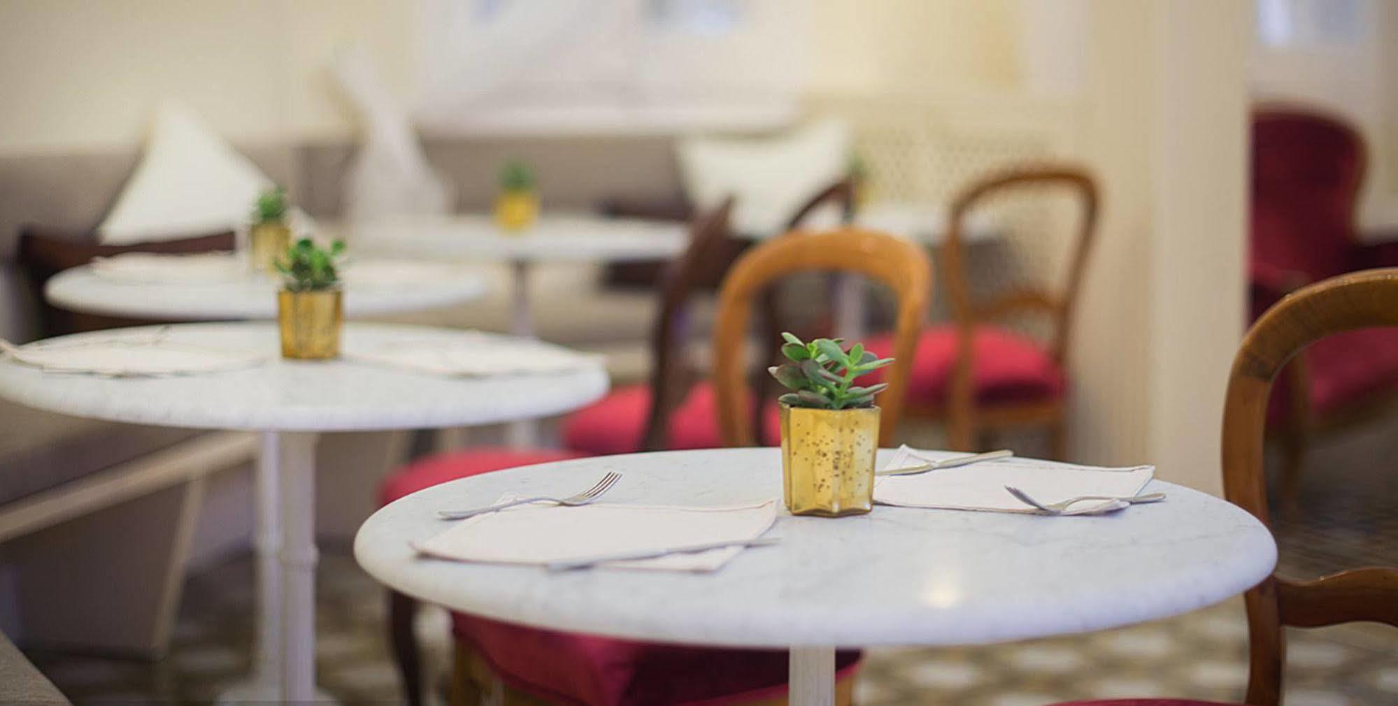 Anakena House Bed & Breakfast Barcellona Esterno foto