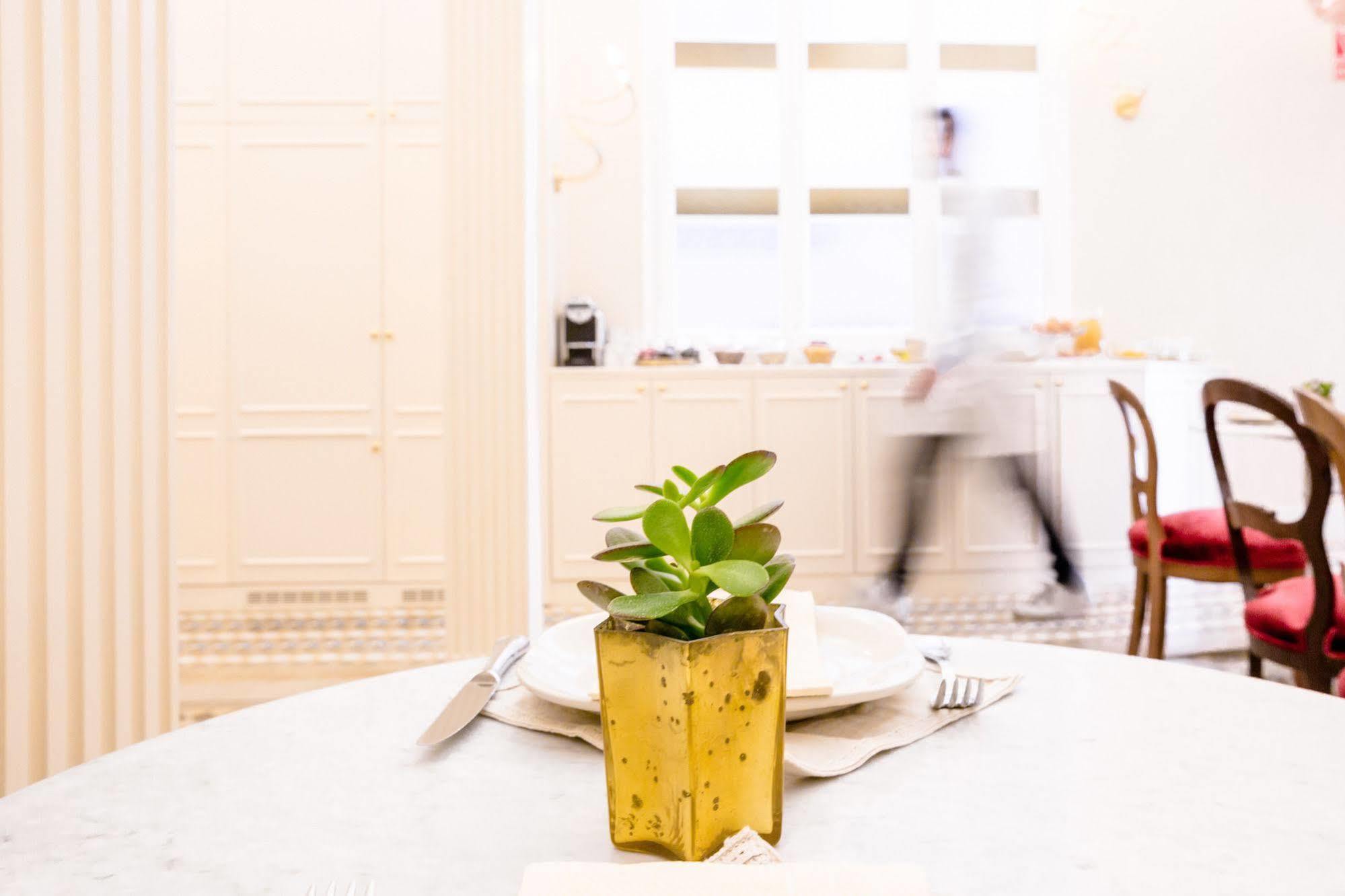 Anakena House Bed & Breakfast Barcellona Esterno foto
