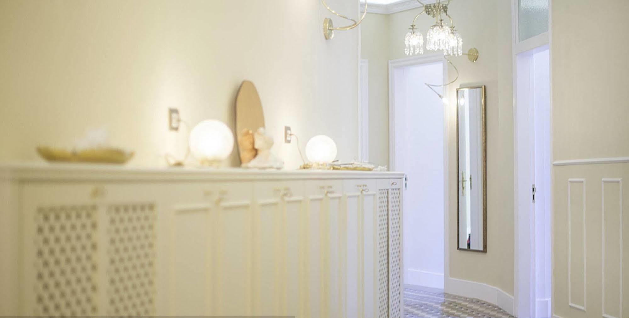 Anakena House Bed & Breakfast Barcellona Esterno foto